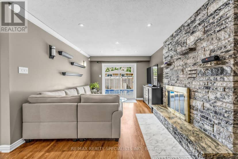 16 Langevin Crescent, Toronto, photo 7