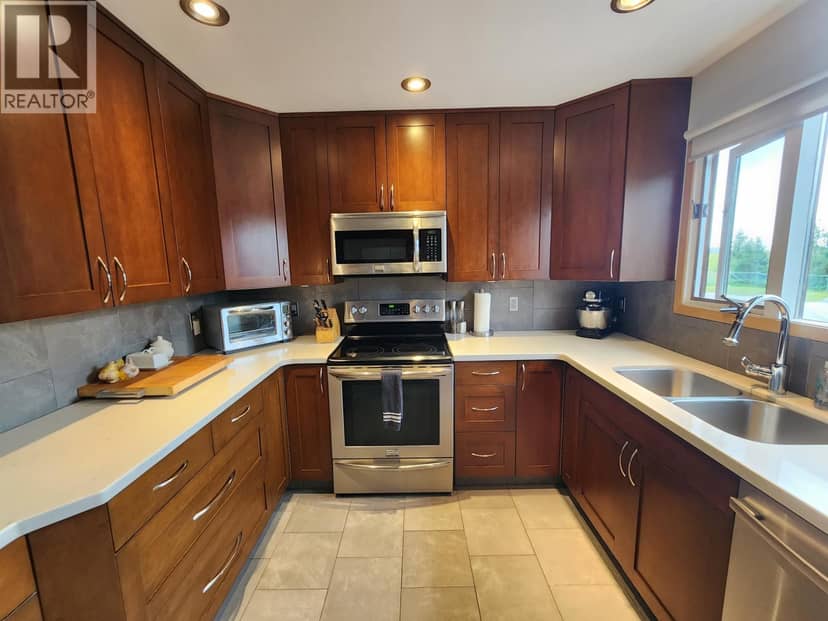 3696 ROSIA ROAD, Prince George, photo 2