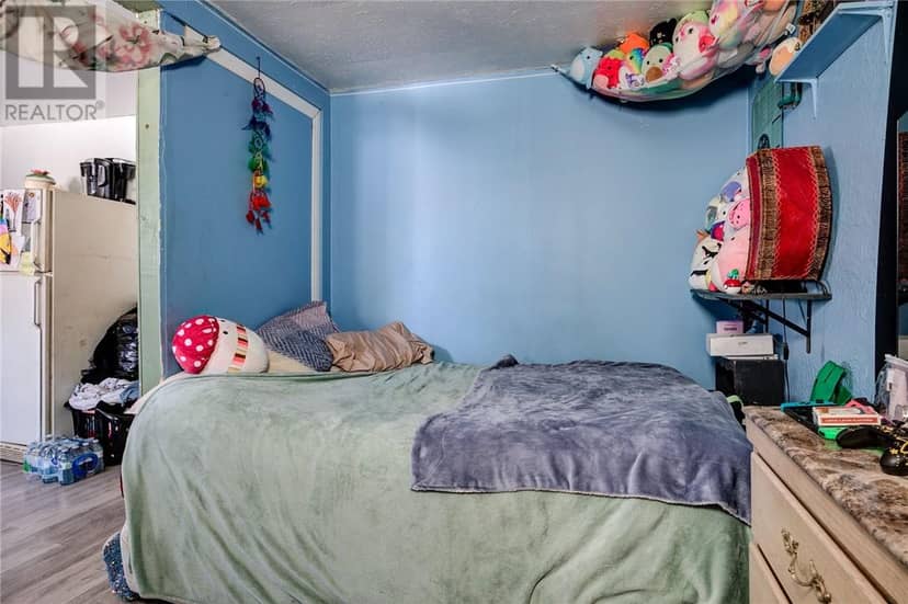 435 CLINTON Avenue — photo 13 of 20