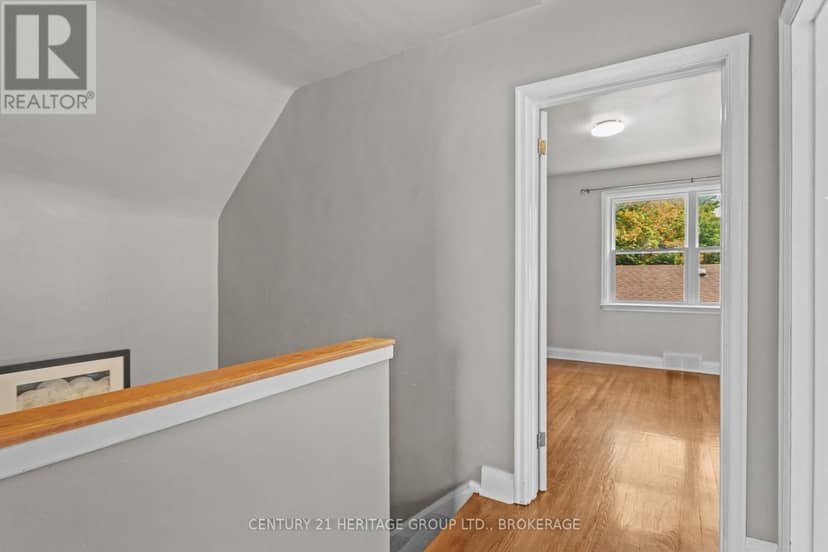 306 Glengarry Road — photo 19 of 40