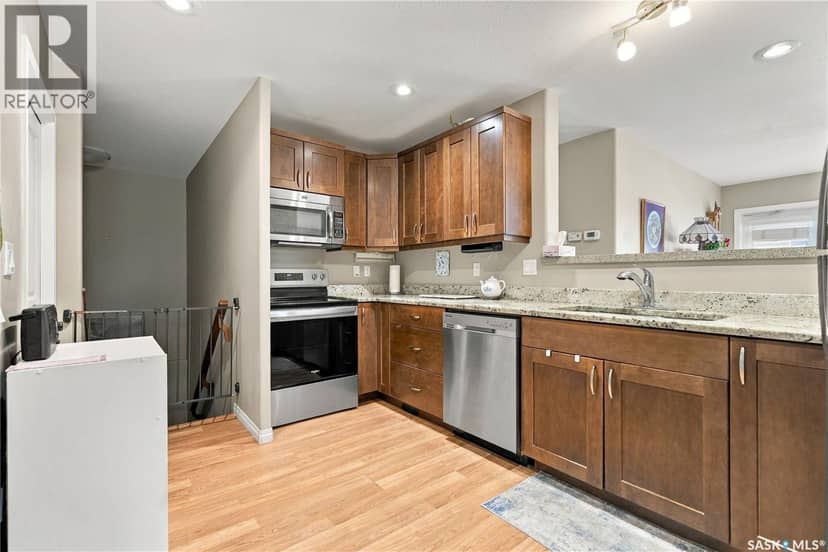 23 547 East Hampton BOULEVARD — photo 11 of 40