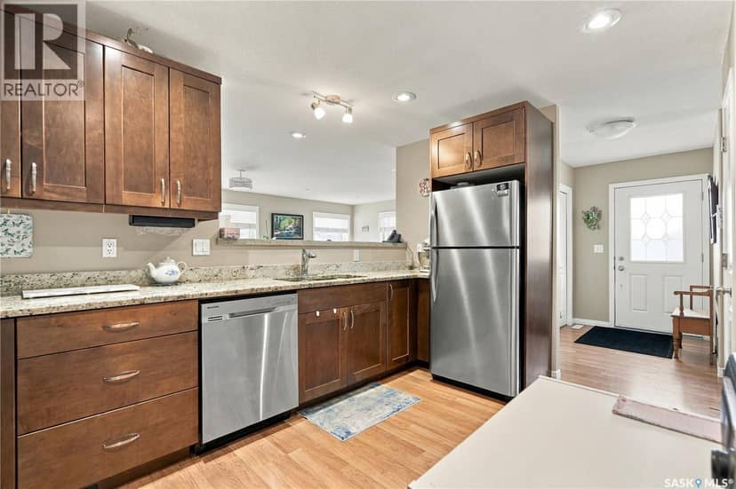 23 547 East Hampton BOULEVARD — photo 13 of 40