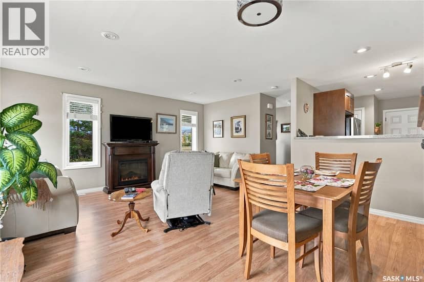 23 547 East Hampton BOULEVARD — photo 21 of 40