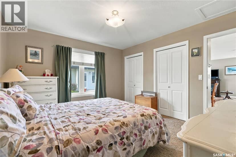 23 547 East Hampton BOULEVARD — photo 24 of 40