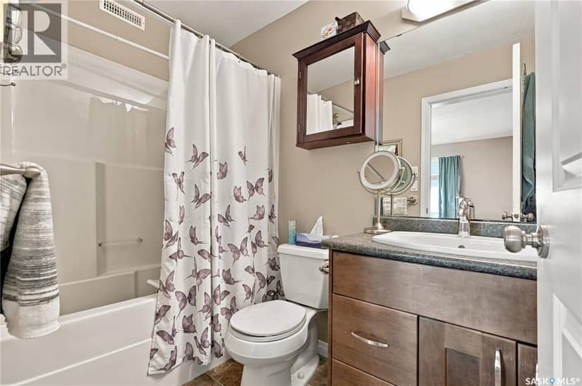 23 547 East Hampton BOULEVARD — photo 26 of 40