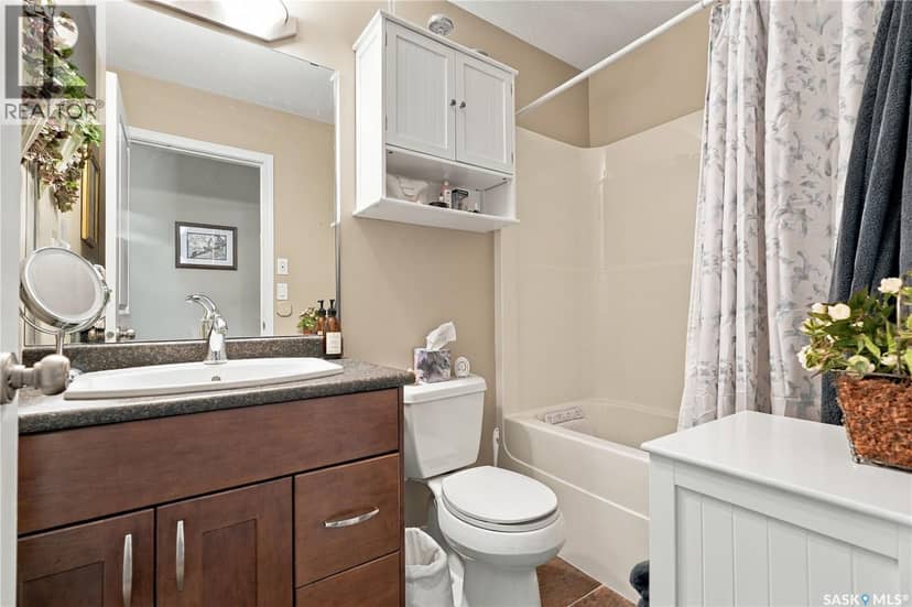 23 547 East Hampton BOULEVARD — photo 30 of 40