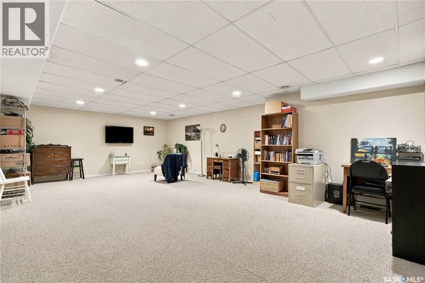 23 547 East Hampton BOULEVARD — photo 33 of 40