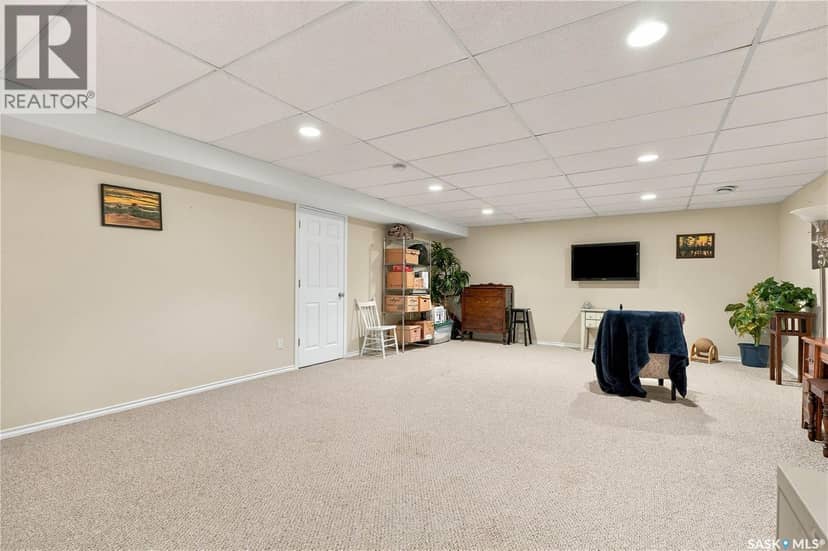23 547 East Hampton BOULEVARD — photo 34 of 40