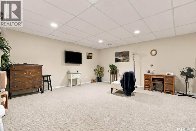 23 547 East Hampton BOULEVARD — photo 35 of 40