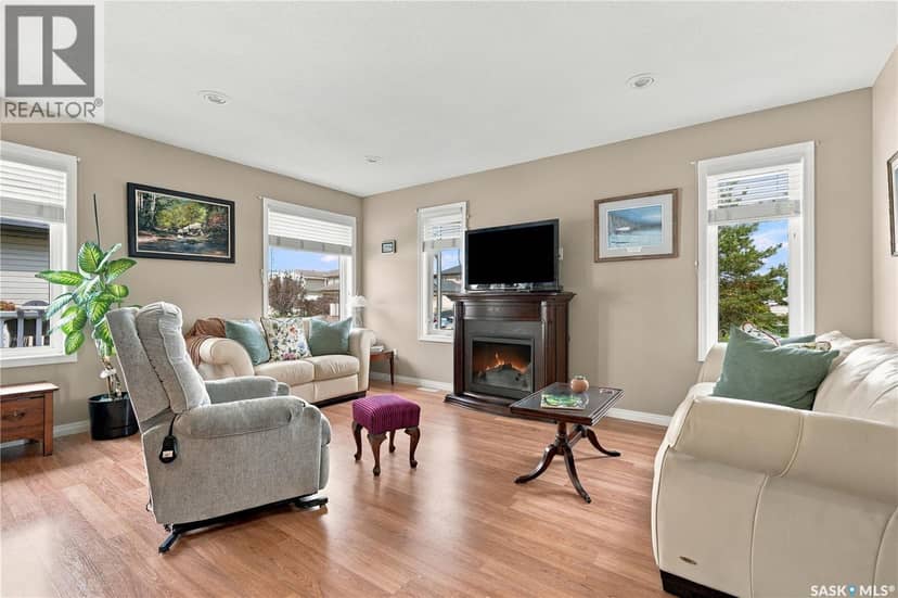 23 547 East Hampton BOULEVARD — photo 7 of 40