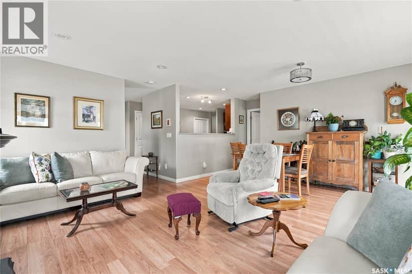 23 547 East Hampton BOULEVARD — photo 9 of 40