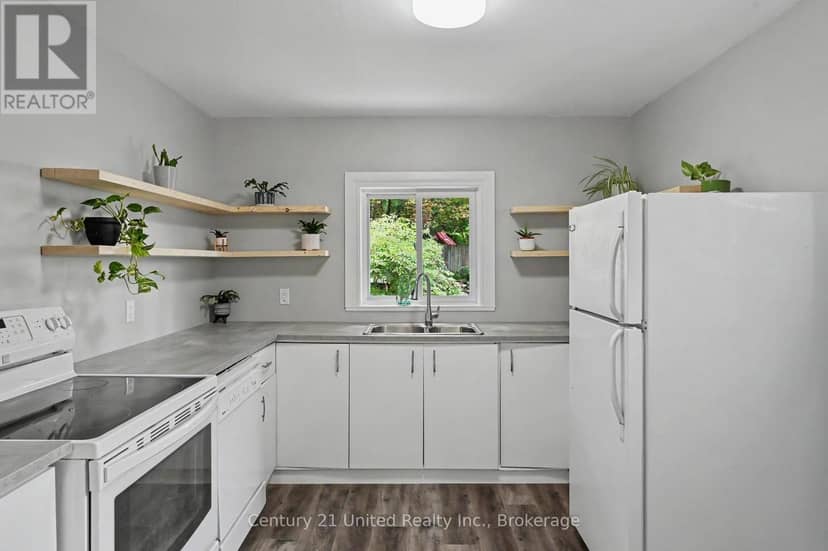 554 Sherbrooke Street — photo 10 of 30