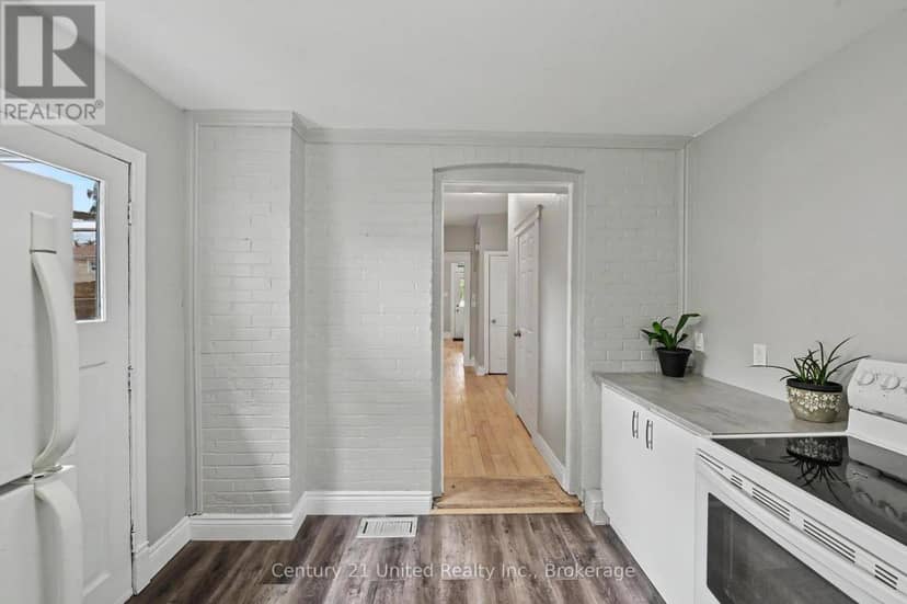554 Sherbrooke Street — photo 12 of 30