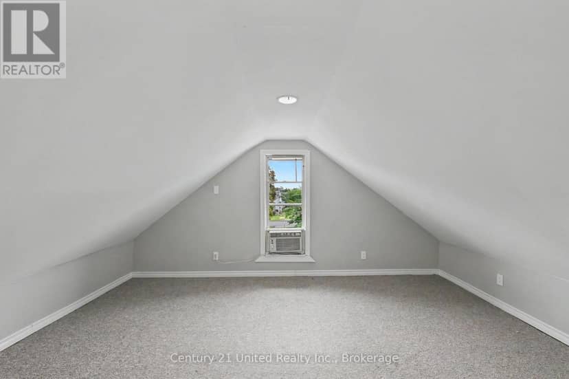 554 Sherbrooke Street — photo 20 of 30