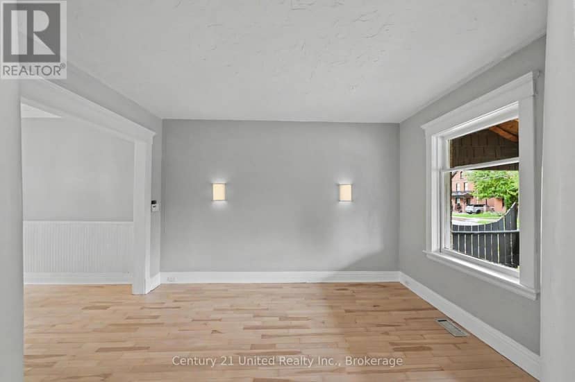 554 Sherbrooke Street — photo 6 of 30
