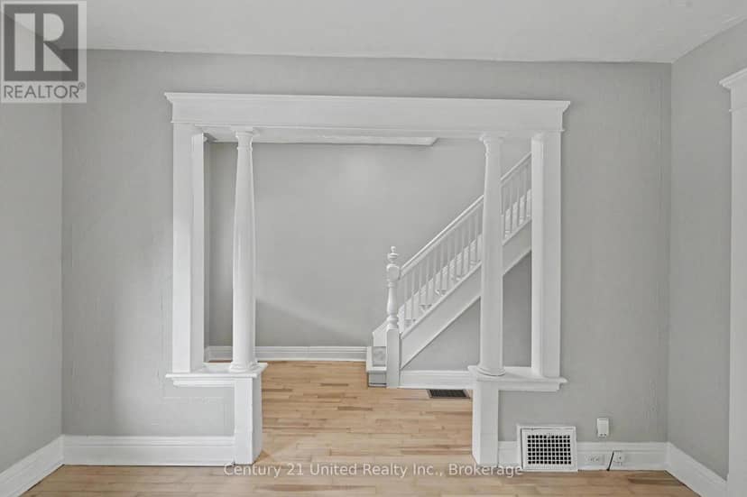 554 Sherbrooke Street — photo 9 of 30