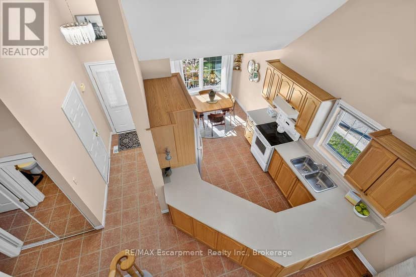 1175 Bellview Crescent — photo 20 of 40