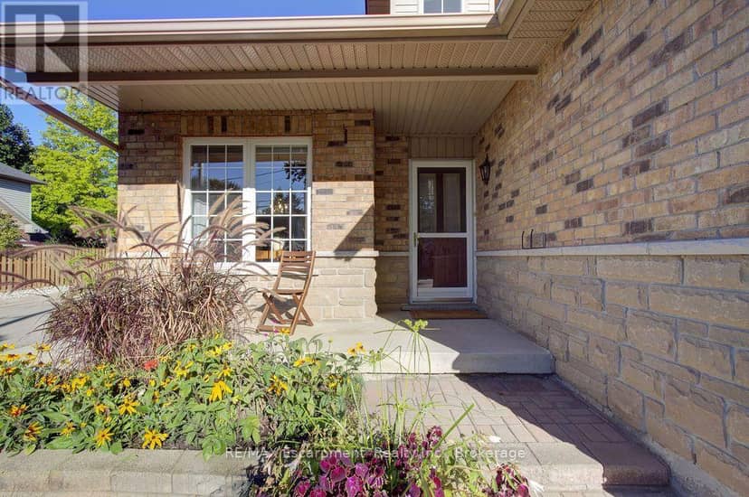 1175 Bellview Crescent — photo 5 of 40