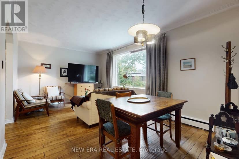 28 Thomas Avenue — photo 5 of 13