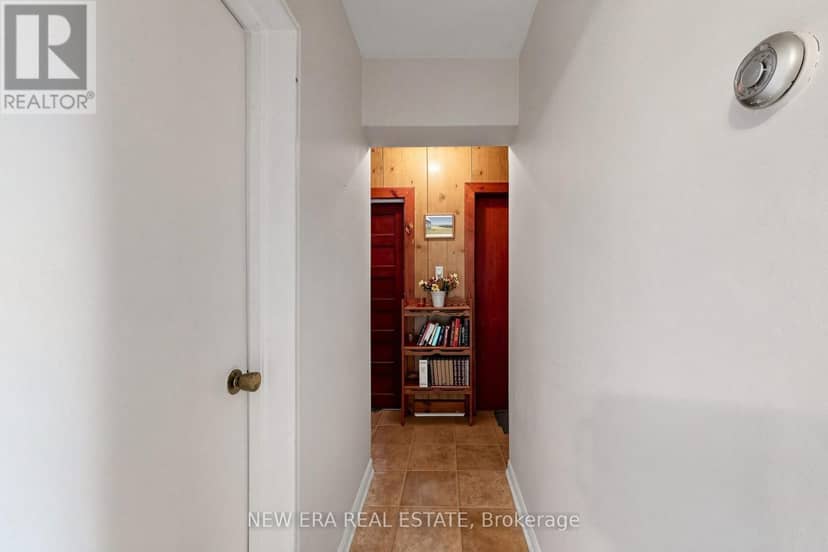 28 Thomas Avenue — photo 7 of 13