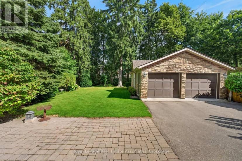 33 Ben Machree Drive — photo 36 of 40