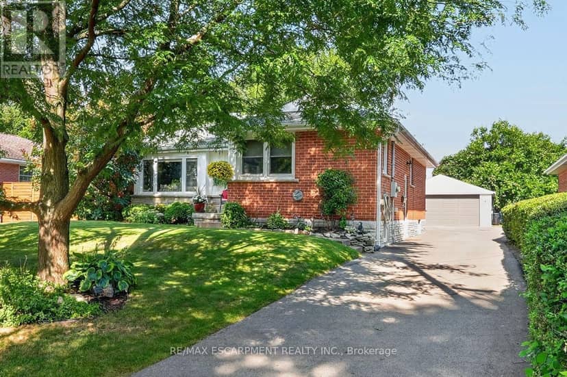 465 Springbank Crescent — photo 1 of 31