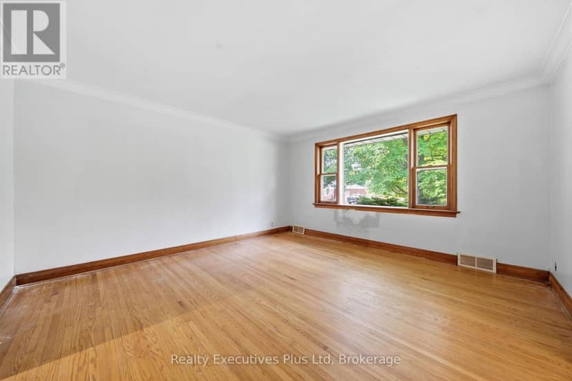 361 Metcalfe Street — photo 5 of 30