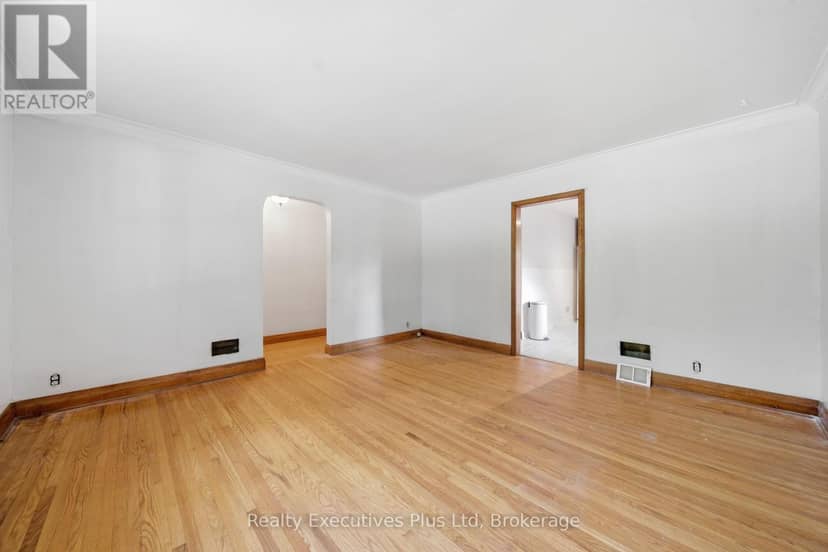 361 Metcalfe Street — photo 6 of 30