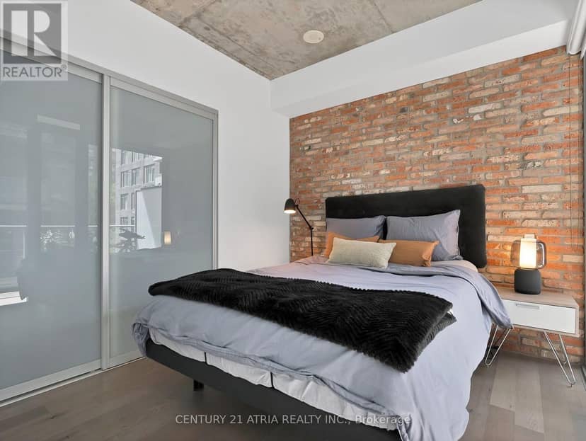 318 - 95 Bathurst Street — photo 14 of 22