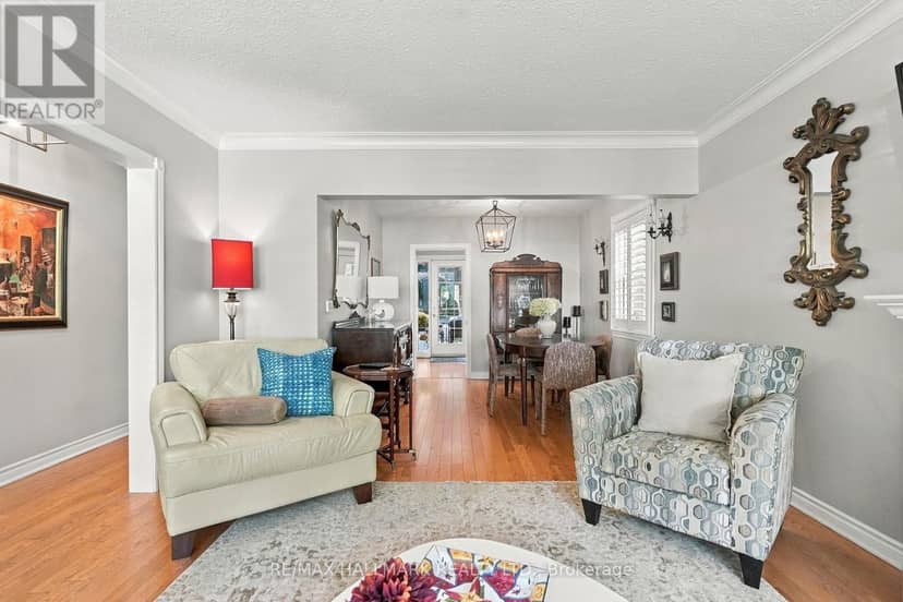 77 Glen Davis Crescent — photo 12 of 40