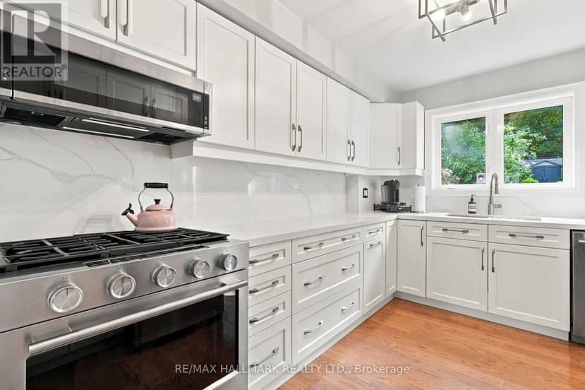 77 Glen Davis Crescent — photo 17 of 40