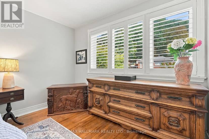 77 Glen Davis Crescent — photo 31 of 40