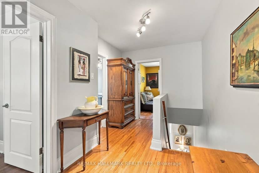 77 Glen Davis Crescent — photo 37 of 40