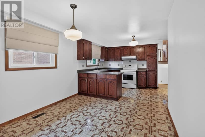 1633 Warren Drive — photo 5 of 27