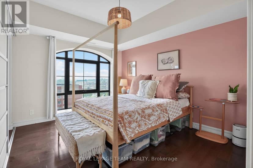808 - 555 Anand Private — photo 18 of 32