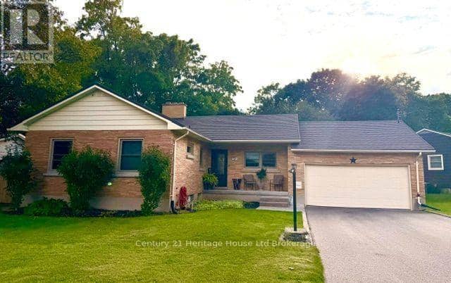 31 Parkwood Drive — photo 1 of 22