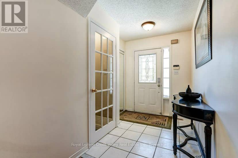 23 Tinsmith Street — photo 4 of 37