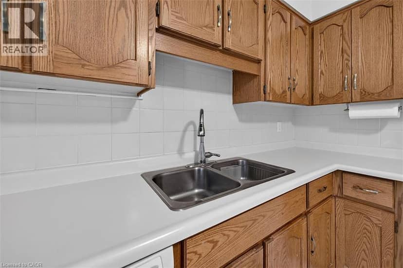 6 VILLAGE GREEN Boulevard Unit# 202 — photo 23 of 40