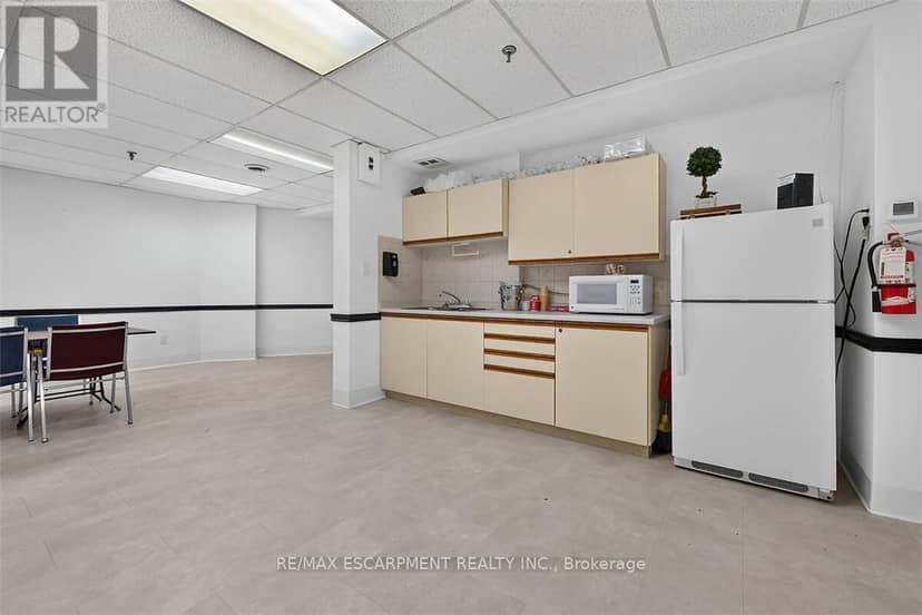 202 - 6 Village Green Boulevard — photo 37 of 40