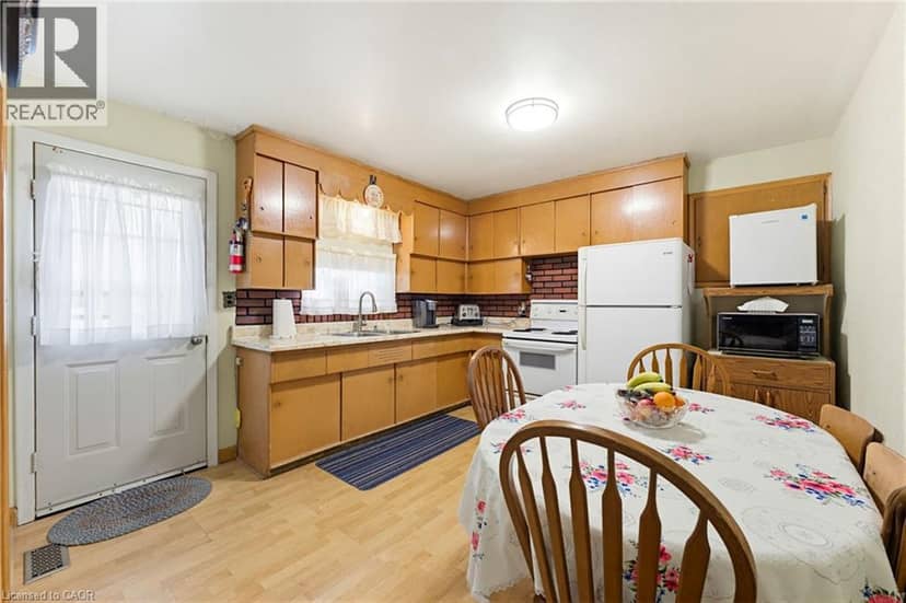 29 LECKIE Avenue — photo 13 of 26