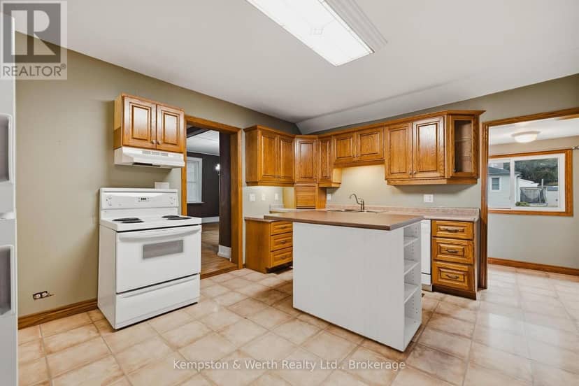 485 Wallace Avenue S — photo 11 of 33