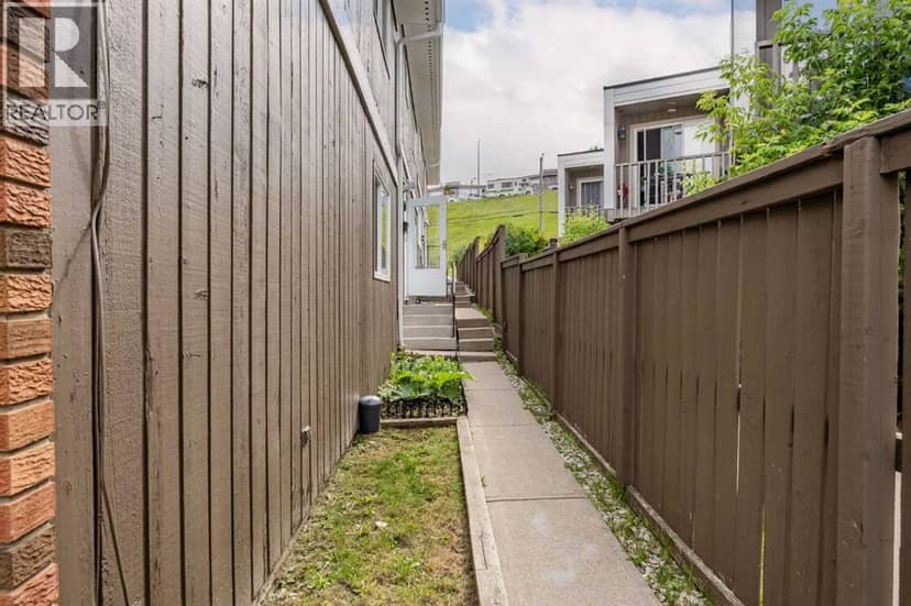 8, 111 Huntington Park Green NW, Calgary, photo 3