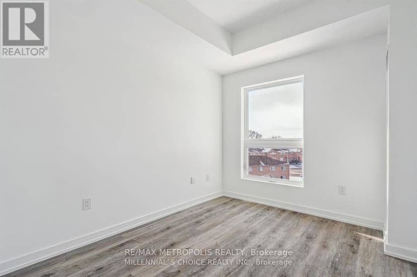 422 - 430 Essa Road — photo 12 of 32