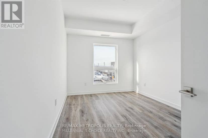 422 - 430 Essa Road — photo 14 of 32