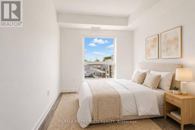 422 - 430 Essa Road — photo 15 of 32