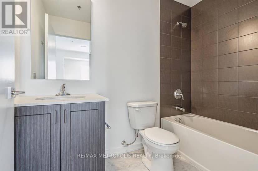 422 - 430 Essa Road — photo 18 of 32