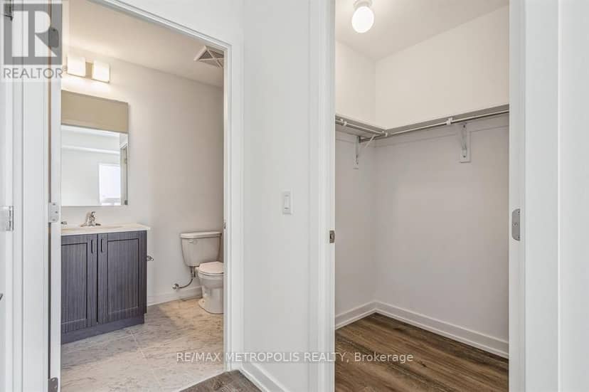 422 - 430 Essa Road — photo 19 of 32