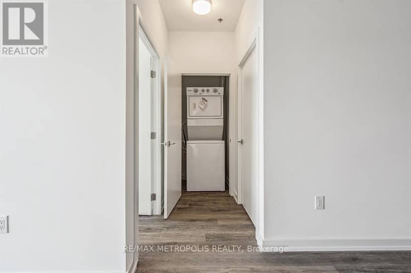 422 - 430 Essa Road — photo 21 of 32