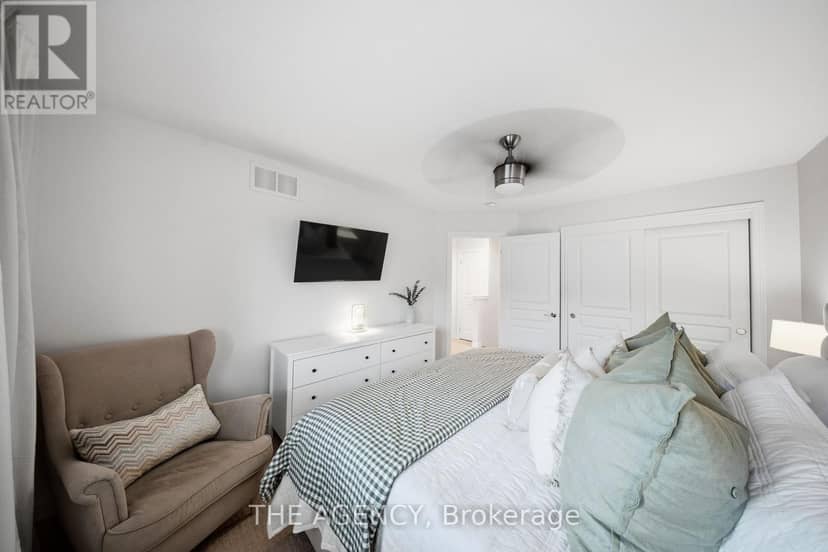 19 - 215 Dundas Street E — photo 20 of 33