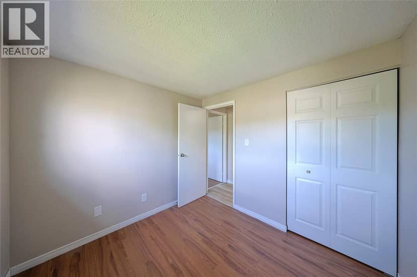 253 Hampton AVENUE — photo 19 of 26